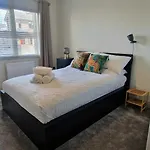 Refurbed Modern & Stylish 3Bd - Garden Pets Ok