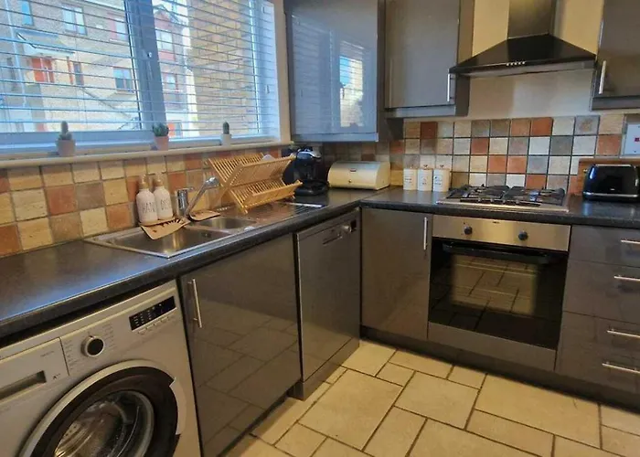 Refurbed Modern & Stylish 3Bd - Garden Pets Ok