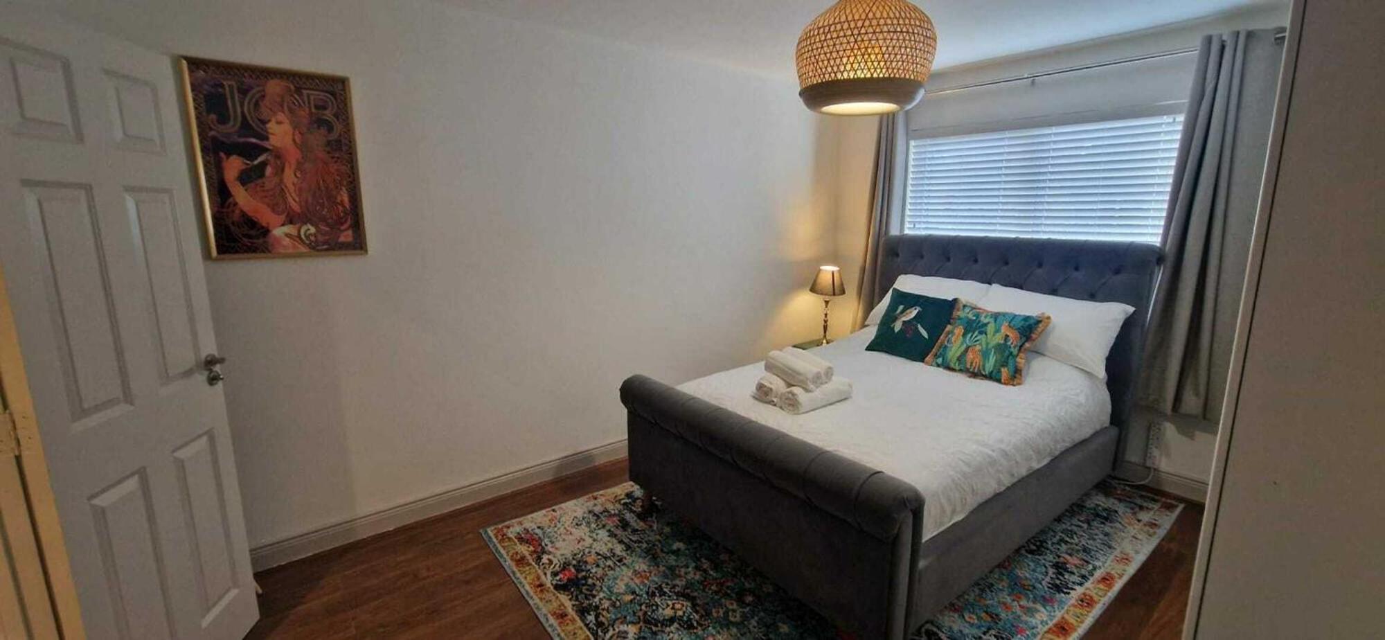 Refurbed Modern & Stylish 3bd - Garden Pets Ok *